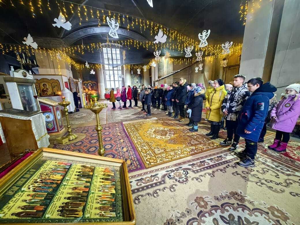 Детская литургия в храме..